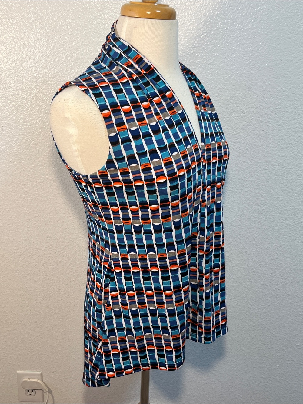 Philosophy Republic Clothing Women's Geometric Print Sleeveless Hi-Low Blouse. - Picture 6 of 7